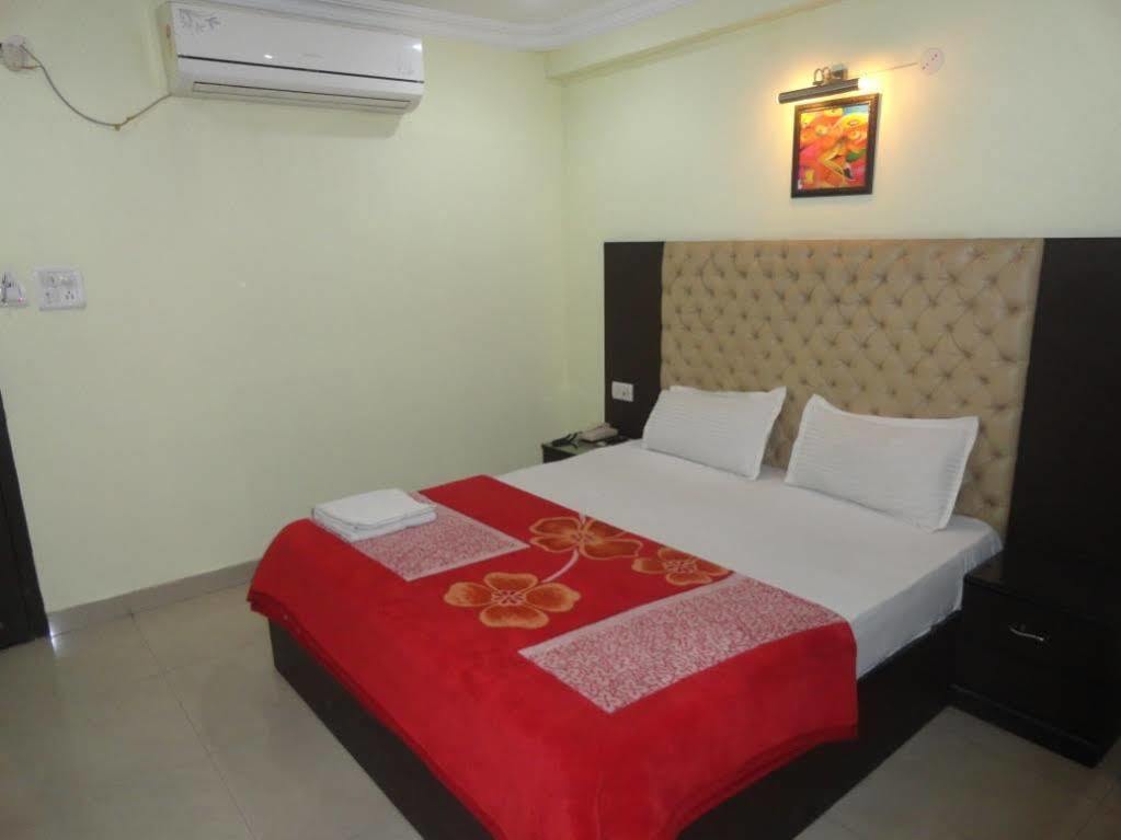 Le Grand Hotel Haridwār Esterno foto